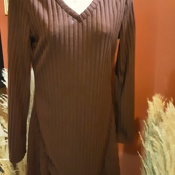 Large Ribbed Body Hugging Dress - Picture 3 of 7